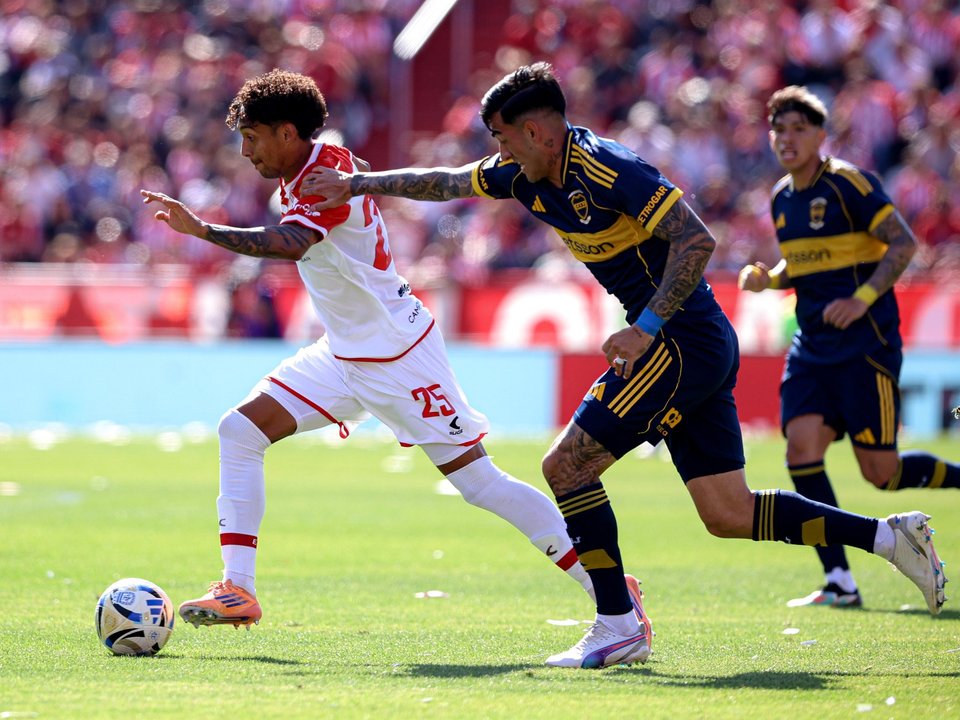 Boca le ganó 2-1 a Estudiantes en un final caliente en La Plata thumbnail