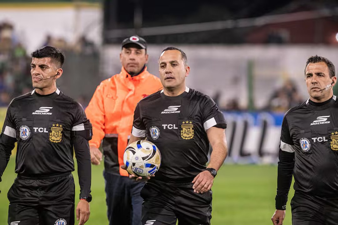 Fernando Espinoza explotó contra Caruso Lombardi: Hoy se le cerró la boca thumbnail