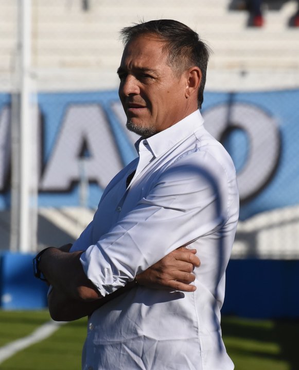 Hernán Tota Medina dejó de ser el entrenador de Racing thumbnail