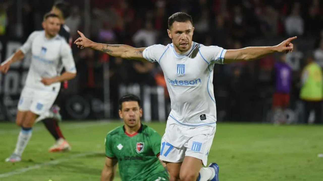 Racing le ganó de forma agónica a Newell's y empezará de local en los playoffs thumbnail