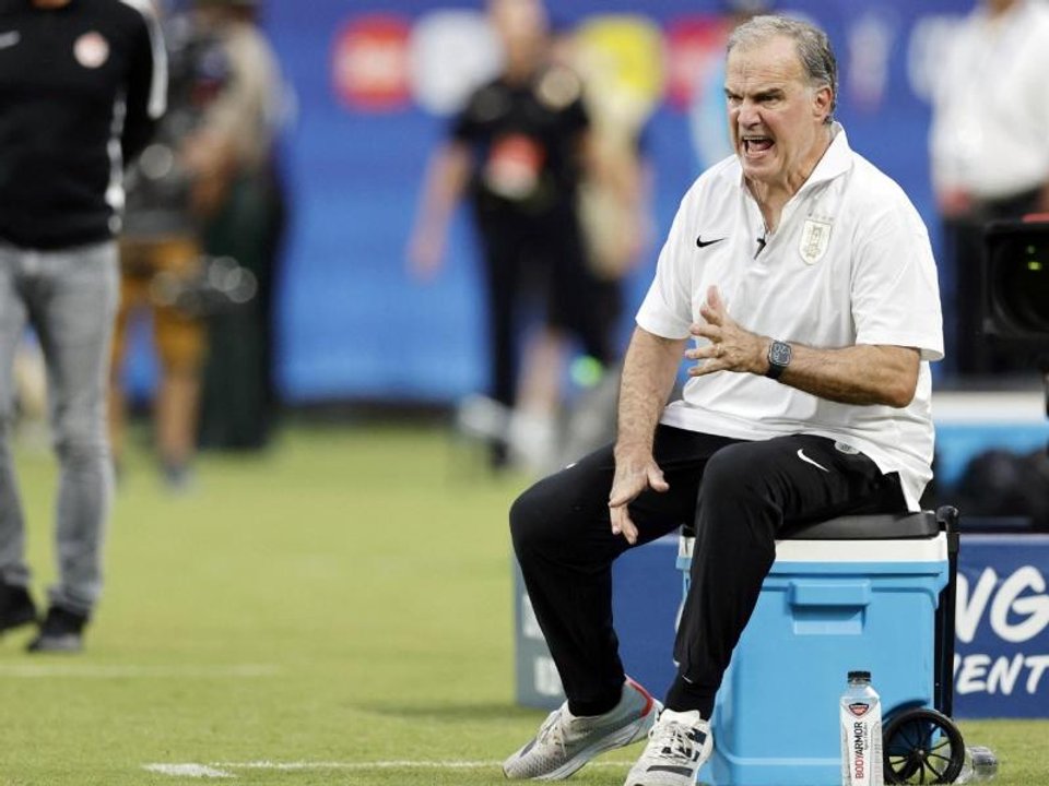 Fin de ciclo? Bielsa queda en el centro de la tormenta tras la dura caída de Uruguay ante EE.UU. thumbnail
