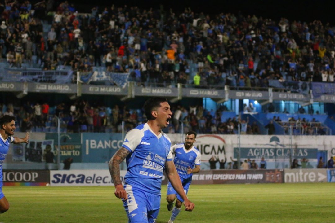 Duelo por el ascenso en Río Cuarto: Estudiantes y Madryn abren la final del reducido thumbnail