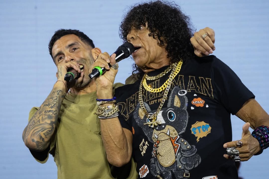 Tévez, de sorpresa: se subió al escenario con La Mona Jiménez en La Plata thumbnail