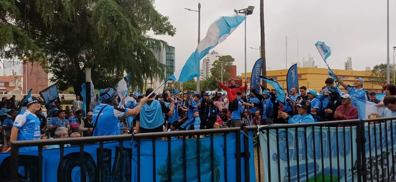 Río Cuarto estalló de alegría: multitudinario festejo por el ascenso de Estudiantes thumbnail
