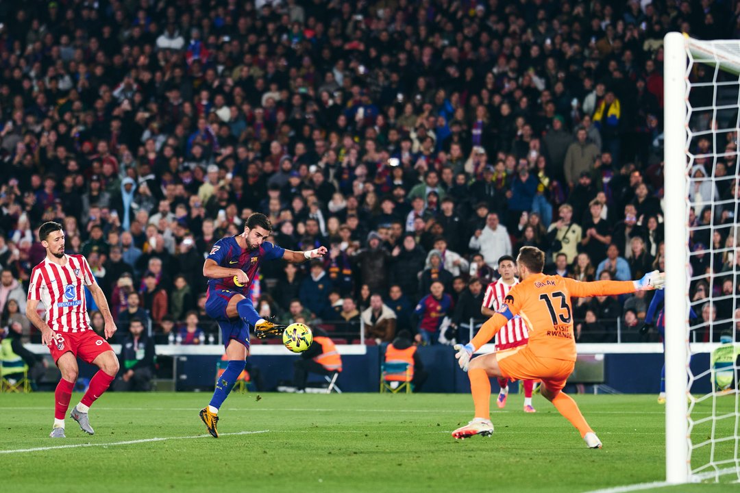Barcelona superó al Atlético de Madrid y fortaleció su posición en lo más alto de la liga española thumbnail