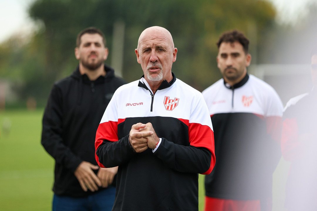 Tras buscar a ex jugadores de la "T" y la "B", Instituto avanza por una figura del interior thumbnail