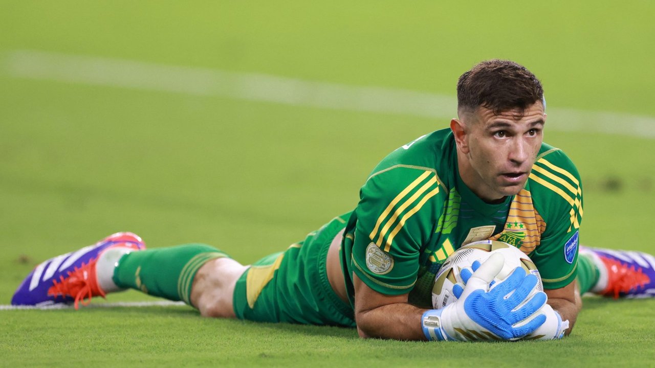 Se conoció el ranking de los mejores arqueros de 2025: qué lugar ocupa el Dibu Martínez thumbnail