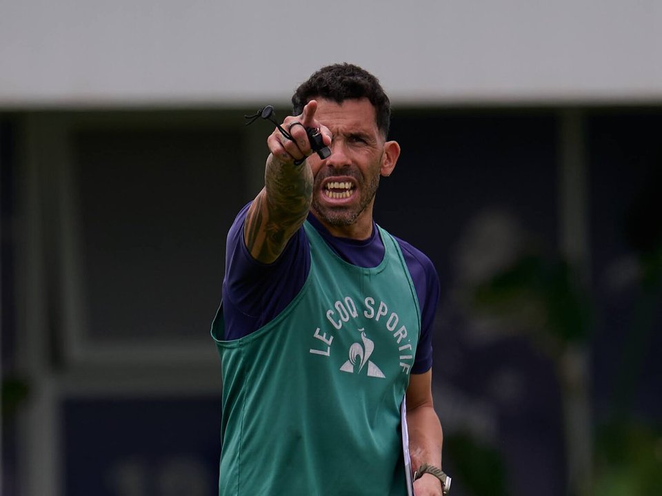 Sin refuerzos: Talleres ya transpira en Buenos Aires bajo las órdenes de Tevez thumbnail