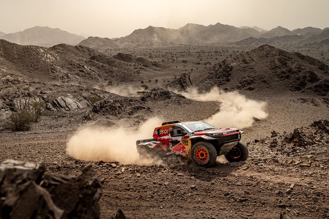 Toyota humilla a todos en el Dakar con un dominio aplastante thumbnail