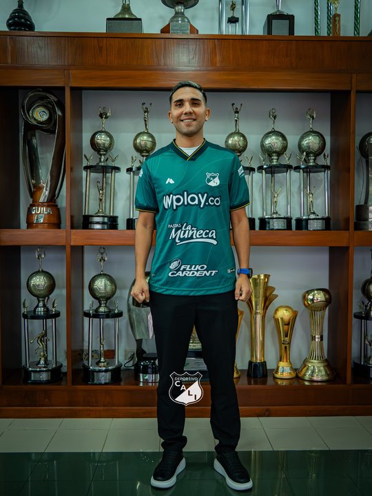 Bebelo Reynoso ya se puso la 10 de un histórico de Colombia thumbnail