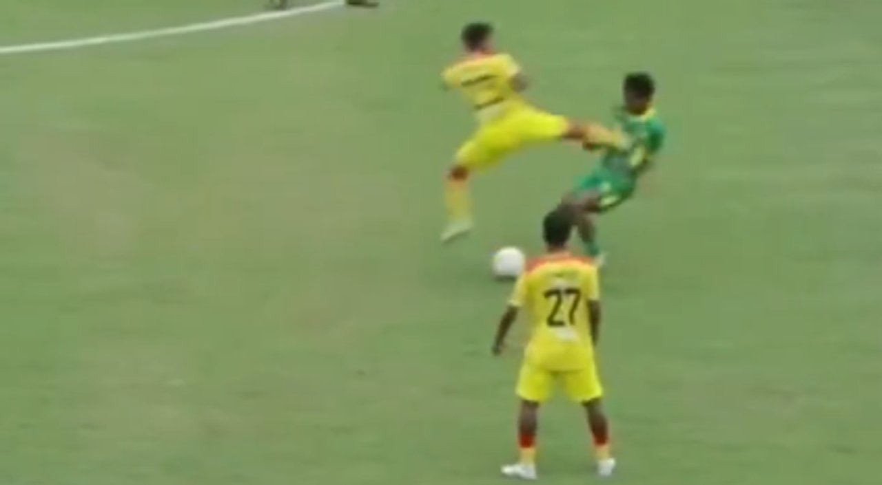 La patada que cruzó todos los límites y terminó en sanción de por vida thumbnail