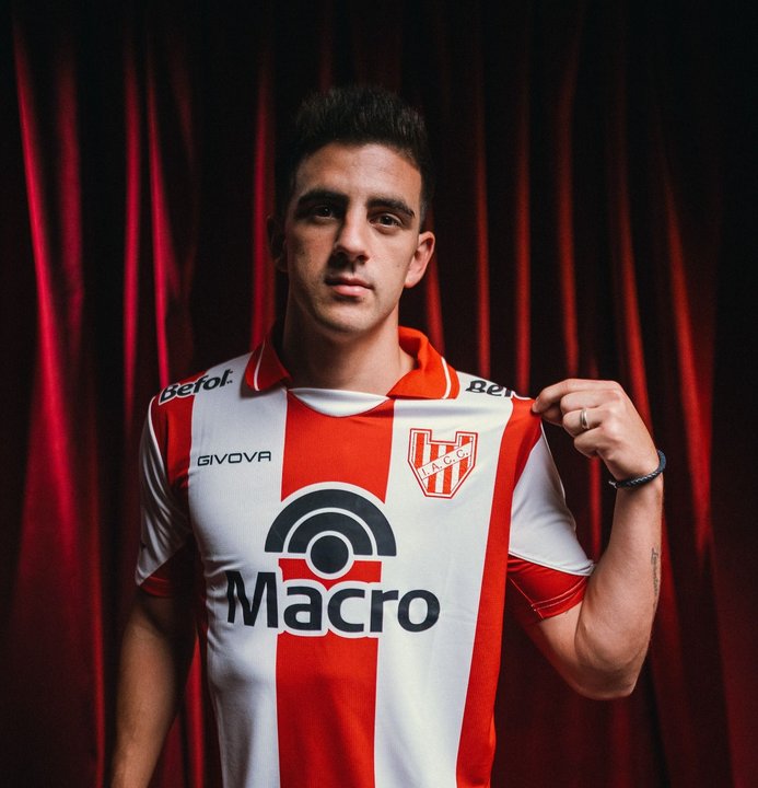 Instituto tiene cara nueva: Hernán De La Fuente es el flamante refuerzo de la Gloria thumbnail