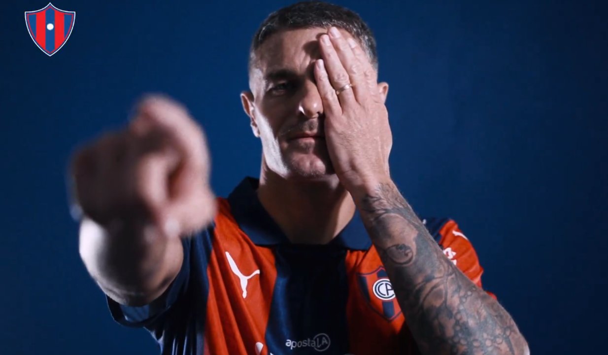 Vegetti fue presentado en Cerro Porteño con un video que evocó su pasado Pirata thumbnail