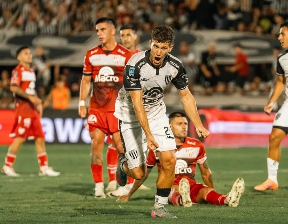Penal errado, gol anulado por offside y un final amargo: Instituto perdió 1-0 ante El Lobo thumbnail