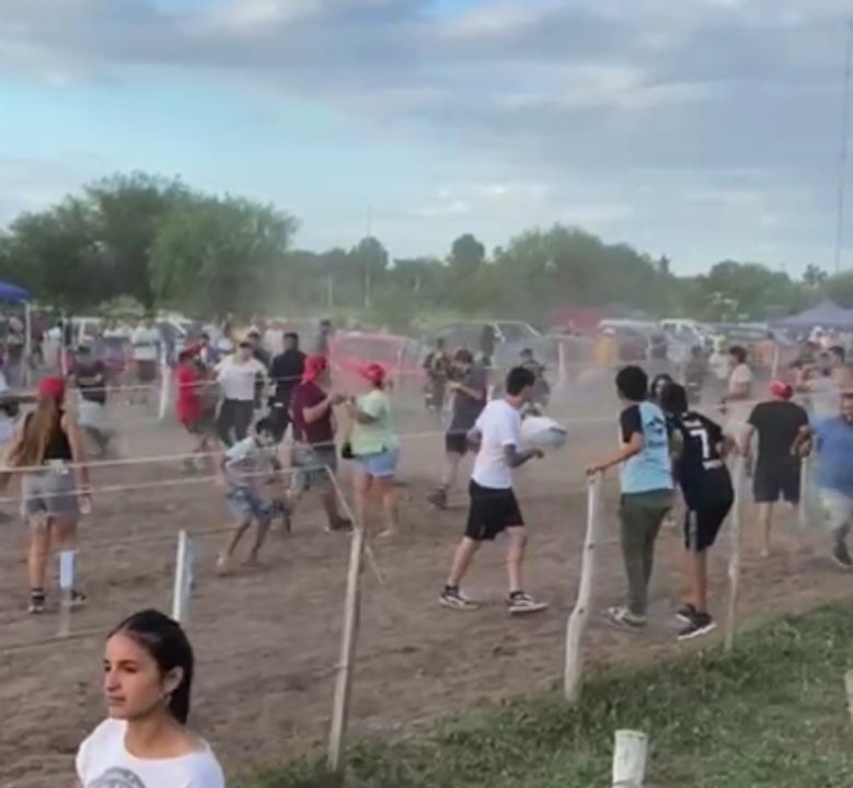 Batalla campal en El Brete inicio de la temporada 2026 del hipódromo terminó en ataques y pánico thumbnail