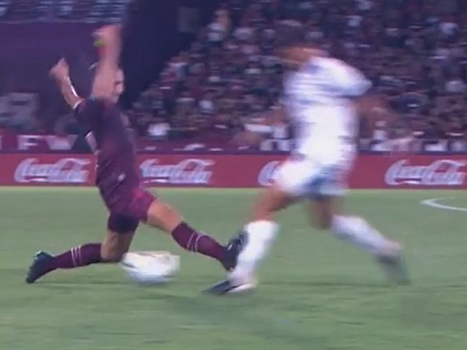 La polémica jugada que pudo ser roja para Izquierdoz: error del VAR? thumbnail