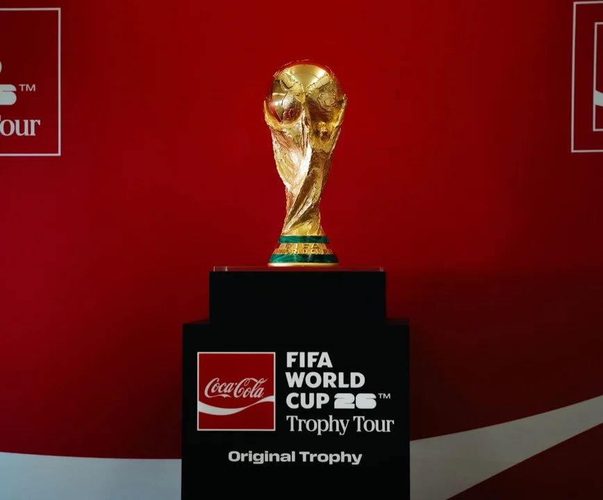 Vuelve la gloria: el trofeo original de la FIFA ya está en Argentina thumbnail