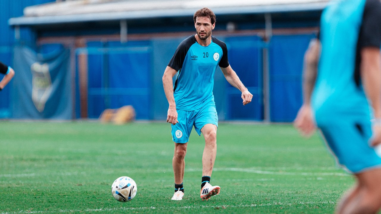 Duelo de invictos: Belgrano va por la punta ante el Halcón thumbnail