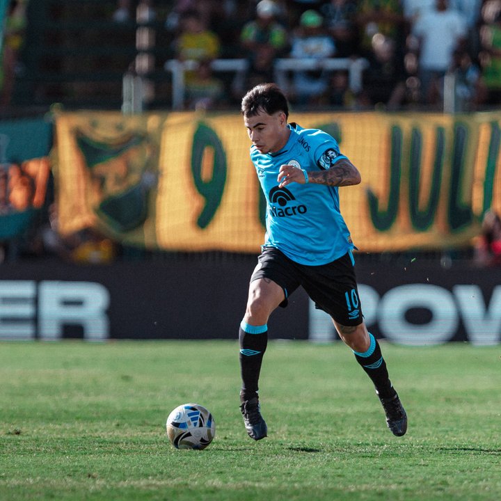 Golazo del Chino Zelarayan para poner al Pirata arriba en Florencio Varela thumbnail