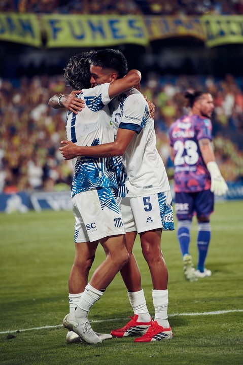 Triunfazo de la T: Ronaldo Martínez, con un golazo, silenció a Rosario thumbnail