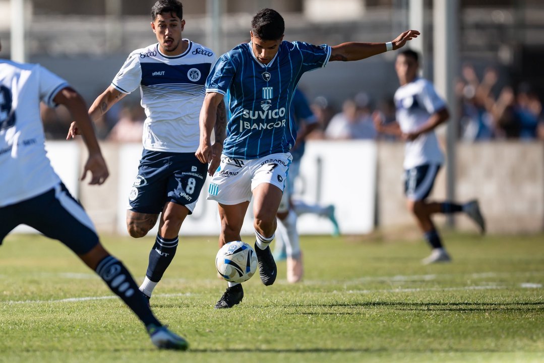 Racing y Mitre no rompen el cero en el Miguel Sancho thumbnail