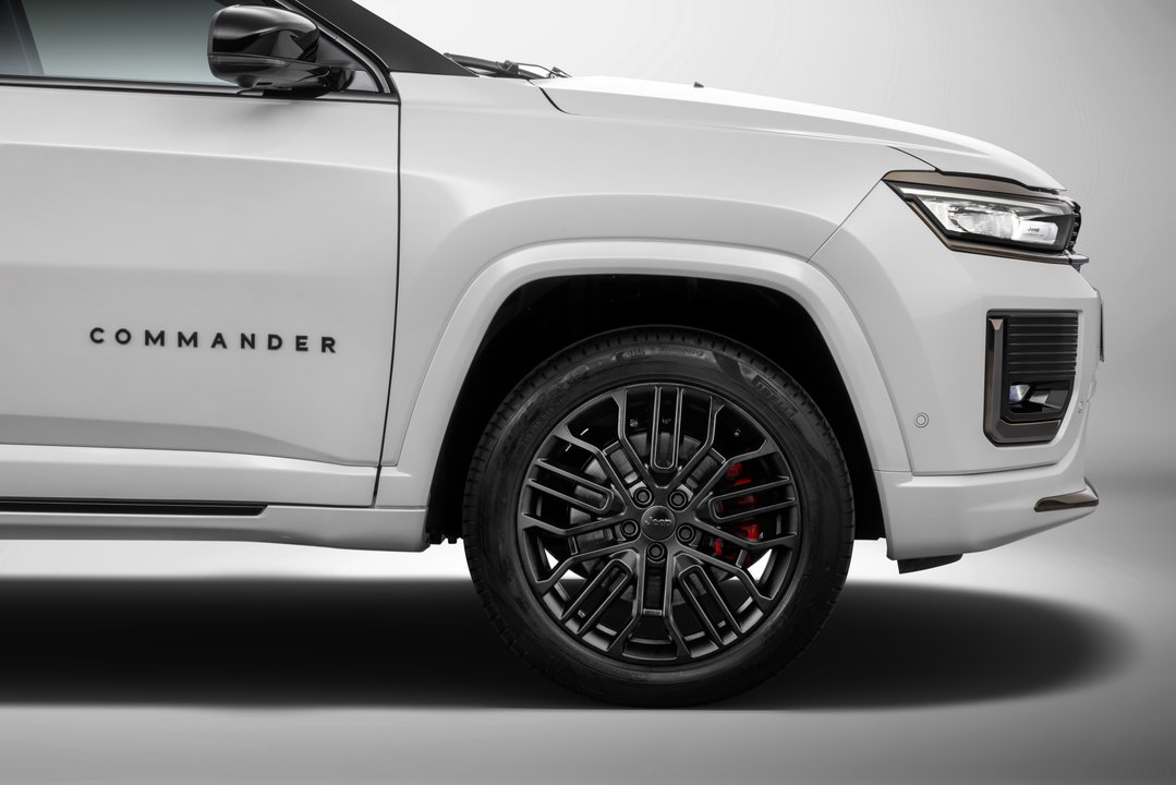 Jeep refuerza su apuesta en el segmento D con el nuevo Commander thumbnail