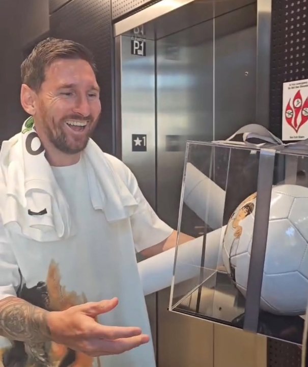 La sorpresa que emocionó a Messi: el regalo que une sus dos grandes amores thumbnail
