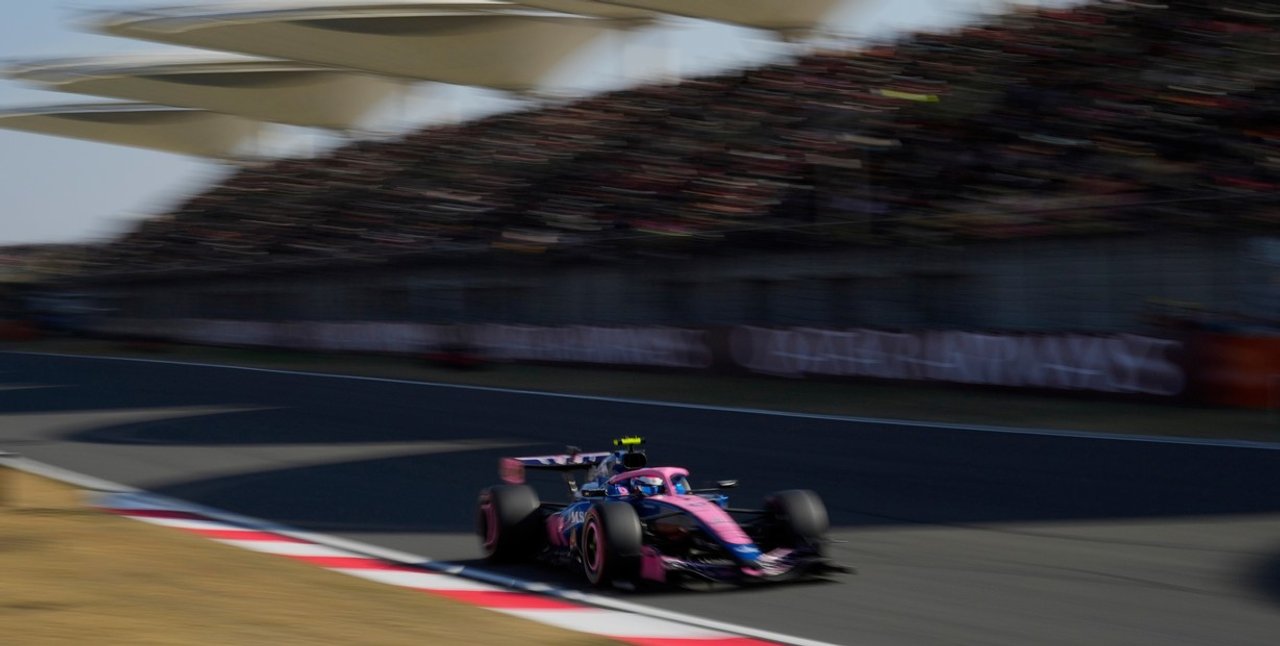 Colapinto rozó la hazaña en China: a un suspiro de la Q3 y con el respaldo de Briatore thumbnail