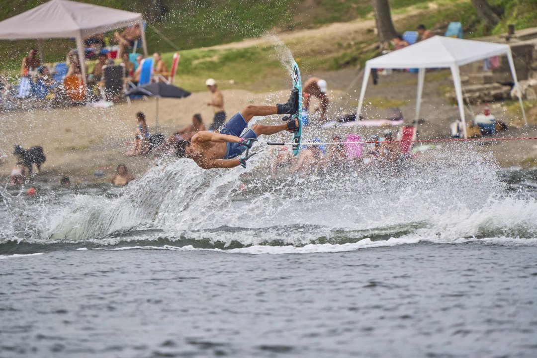 Villa Dolores en la cima del deporte extremo: el Mundial Sub-17 de esquí náutico llega al lago Ahumada thumbnail