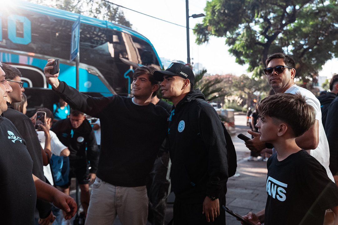 El Monumental revive su historia: Belgrano y el Ruso Zielinski desafían el gran presente del River de Coudet thumbnail