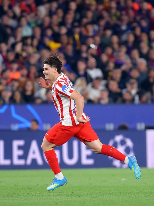 Atlético de Madrid dio el golpe en la Champions: venció al Barcelona con un golazo de Julián thumbnail