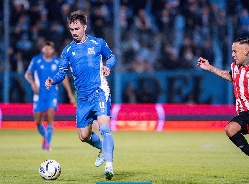 Estudiantes no levanta cabeza: perdió frente a Barracas Central en Río Cuarto thumbnail