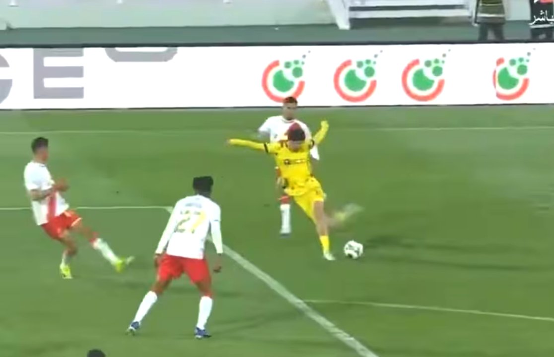 Directo al Puskás? La rabona imposible de un defensor marroquí thumbnail