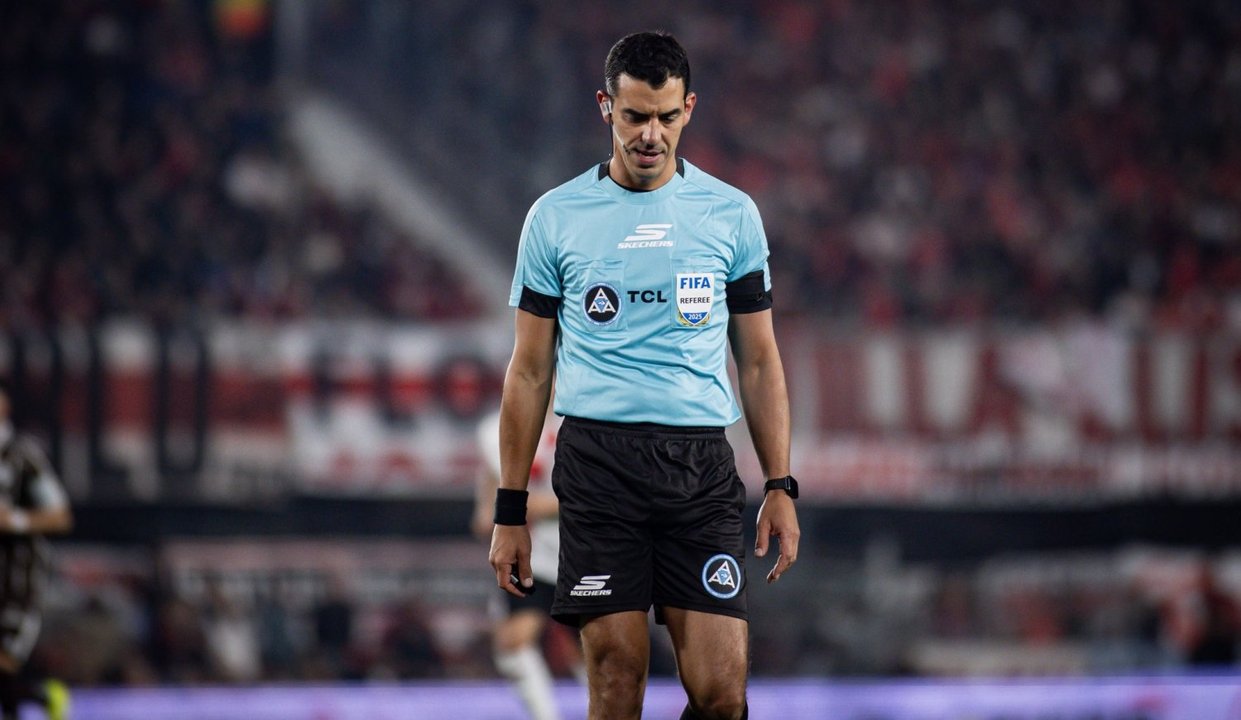 La Liga Profesional definió a los árbitros para los equipos cordobeses en la fecha 16 thumbnail