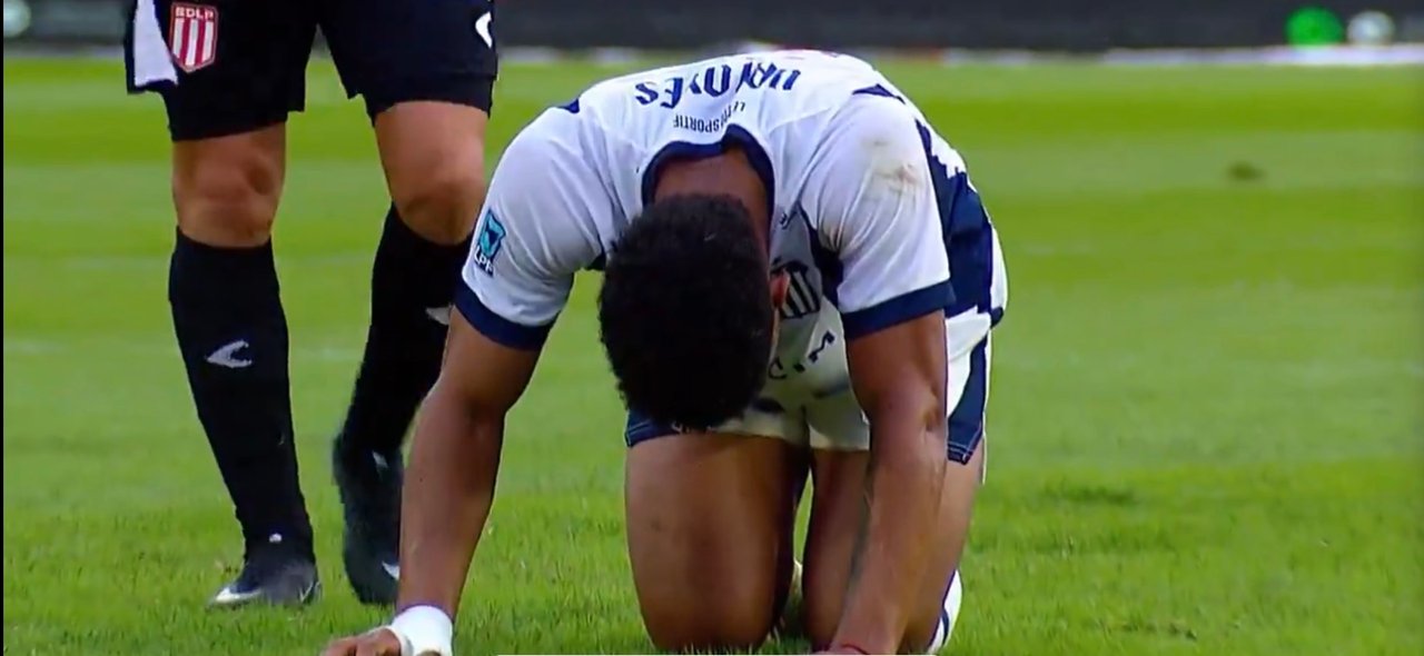 Alarma en Talleres: Valoyes sufrió una lesión y dejó la cancha thumbnail