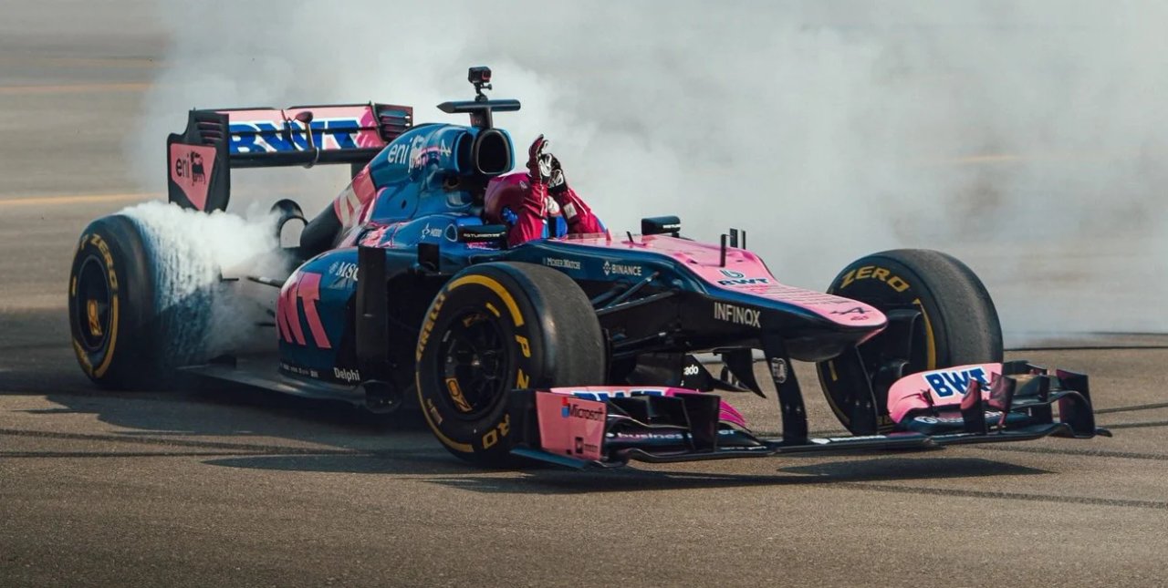 Locura por la exhibición de Colapinto: el piloto corre con un Fórmula 1 en Buenos Aires thumbnail