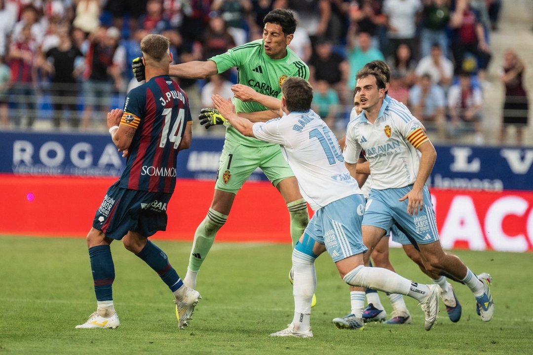 Esto no se puede tolerar: la brutal trompada de Esteban Andrada en España thumbnail