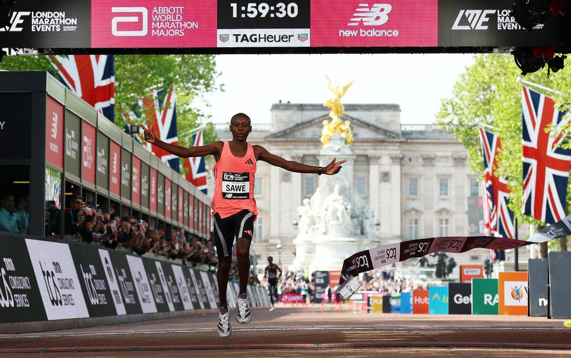 Histórico: Sawe rompió la barrera de las dos horas y revolucionó la Maratón de Londres thumbnail
