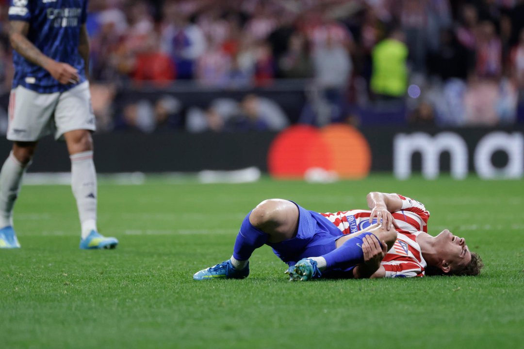 Preocupación en el Atlético de Madrid: Julián Álvarez salió con molestias y encendió la alarma thumbnail
