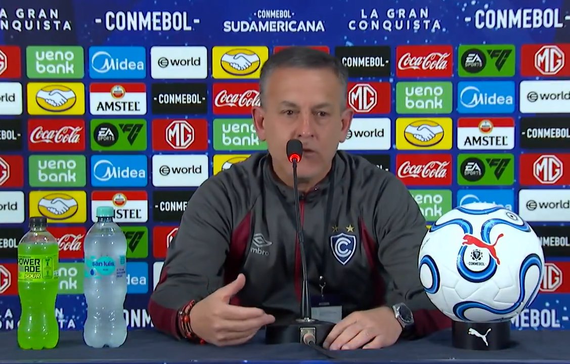 Qué malos que son haciendo preguntas!: el estallido de un DT argentino tras un triunfo thumbnail