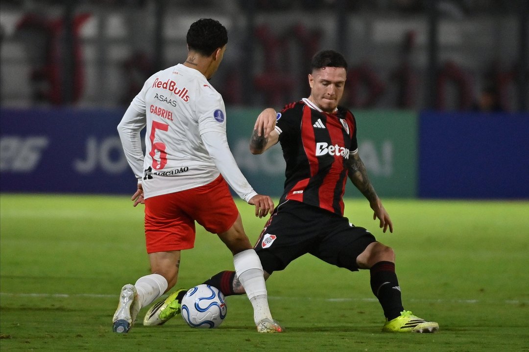 River se lo ganó a Bragantino en la última y es líder del grupo en la Sudamericana thumbnail