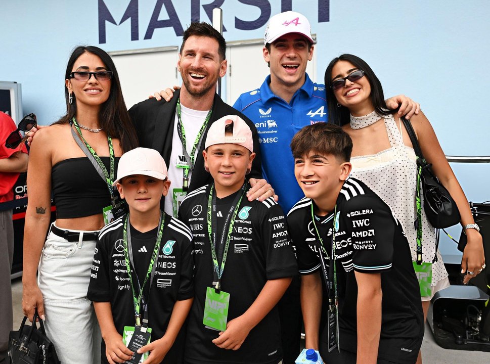 Messi dijo presente en el GP de Miami y visitó a Colapinto en el paddock thumbnail