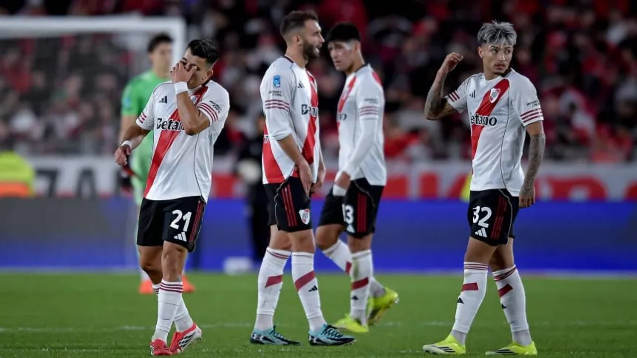 Silbidos en el Monumental: River cayó y dejó más dudas que certezas thumbnail