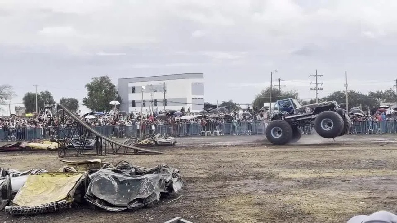 Tragedia en Colombia: un show de Monster Truck terminó con muertos y decenas de heridos thumbnail