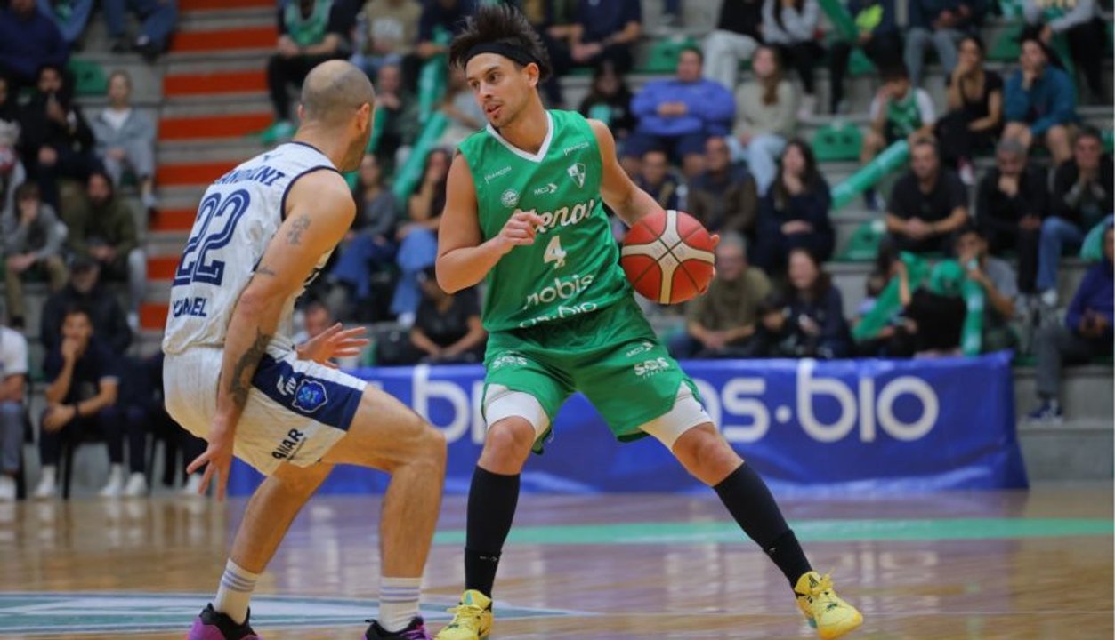 Triplazo de Buendía sobre el final: Atenas ganó y se quedó con el primer punto del playout thumbnail