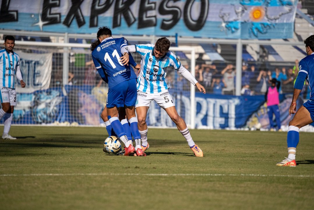 Racing cayó ante Godoy Cruz y sigue sin poder meterse en zona de reducido thumbnail