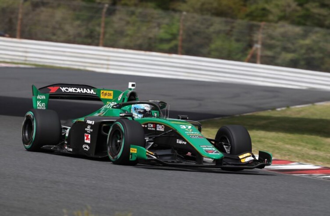 Sacha Fenestraz ganó con estrategia en Suzuka thumbnail