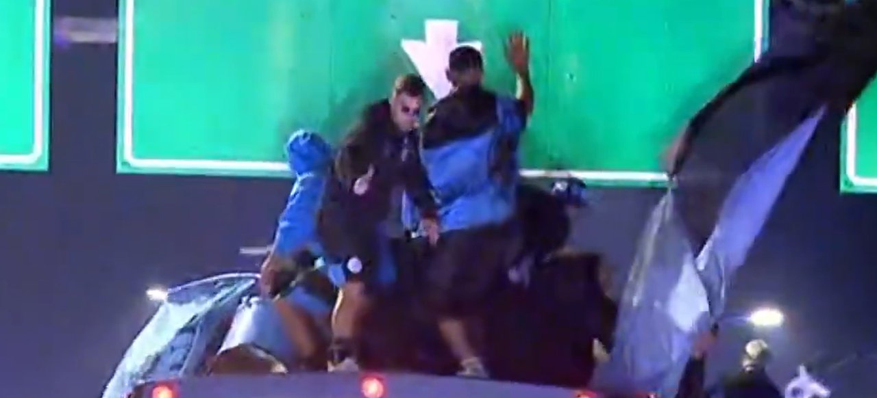 Susto en la caravana: un jugador de Belgrano se golpeó con un cartel de la Circunvalación thumbnail
