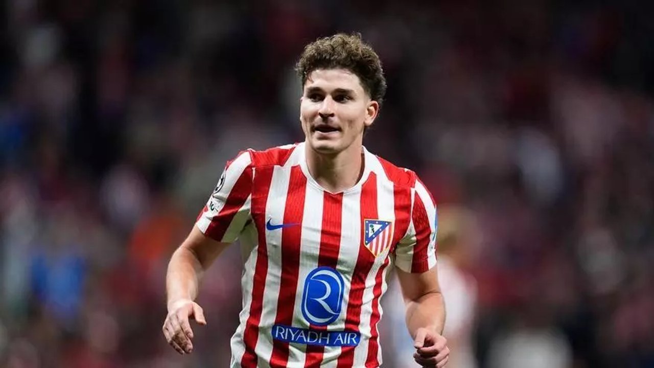 Bombazo: Aseguran que el Barcelona ya negocia con Julián Álvarez por su contrato thumbnail