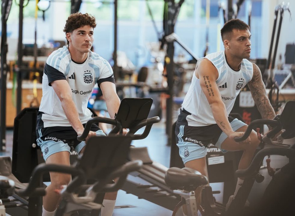 La incógnita de Julián Álvarez: cómo evoluciona el cordobés y qué chances tiene de llegar al debut mundialista thumbnail